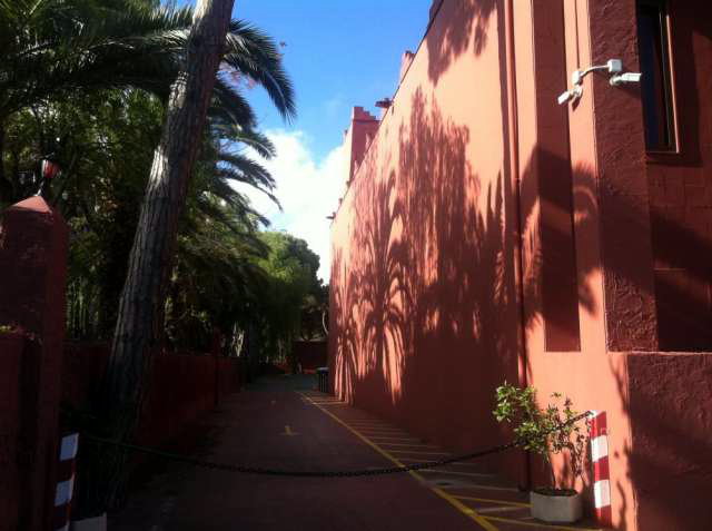 Imagen exterior de la parte posterior de la discoteca 'Sala Marrakech' de Gav� Mar (2012)